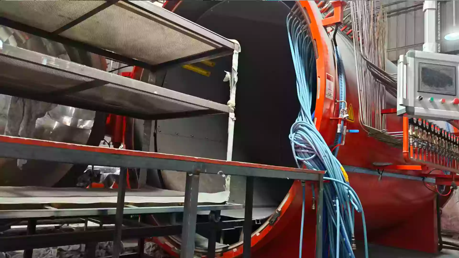 Autoclave used for automotive carbon fiber parts manufacturing at CCF factory