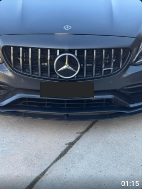 Piezas de carbono instaladas en el frontal de un Mercedes